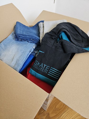 Paket mit kleidung junge - mit,